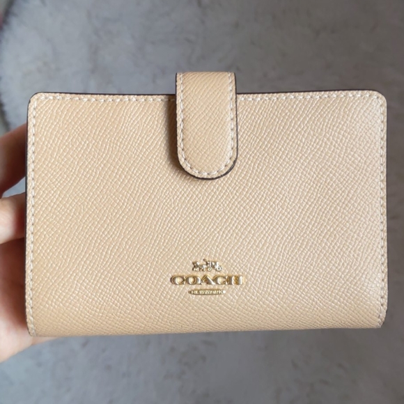 Coach Handbags - NWT Coach Medium Corner Zip Wallet in Beechwood
